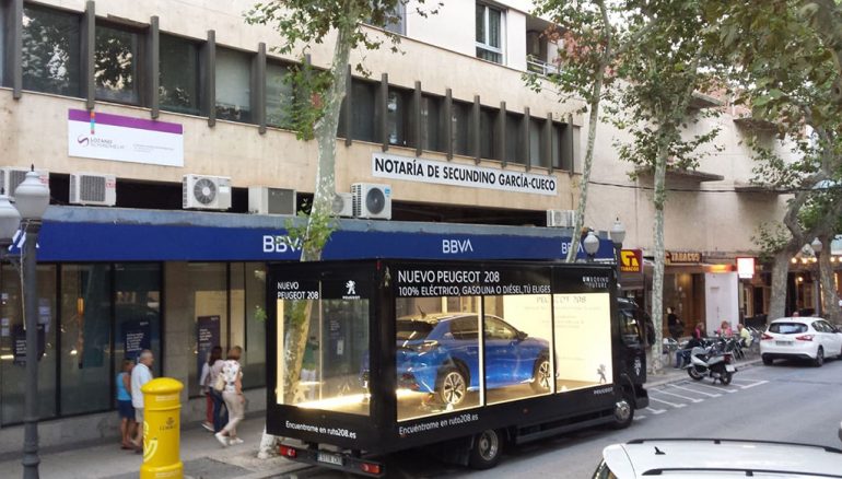 Camión en la calle Marqués de Campo de Dénia - Peumóvil