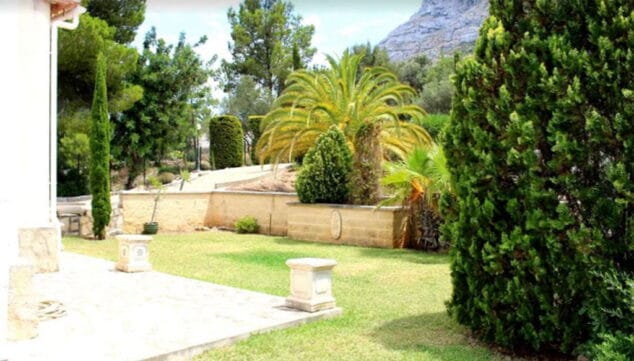chalet con jardin en venta denia