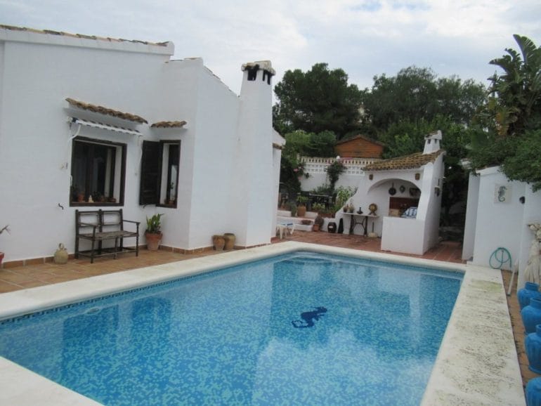 Chalet con piscina en venta en Dénia - Abbey Properties