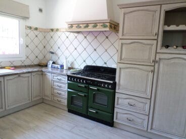 Cocina rústica en un chalet en venta en el Montgó – Promociones Denia, S.L.