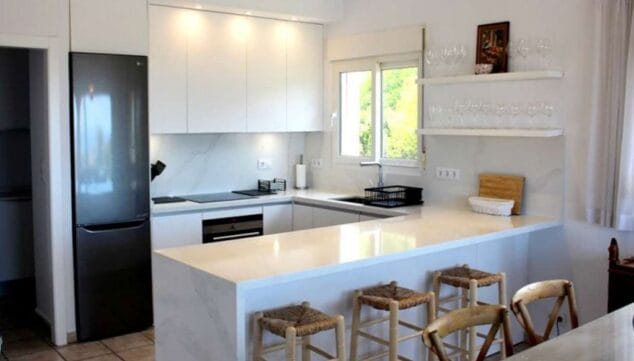 cocina reformada en chalet en venta denia