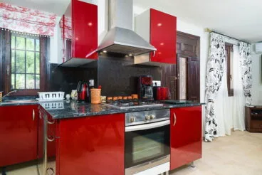 Cocina moderna y con todas las comodidades – Aguila Rent a Villa