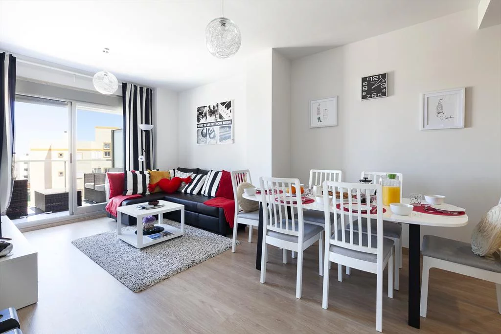 Comedor de un apartamento para seis personas en Oliva Nova – Quality Rent a Villa