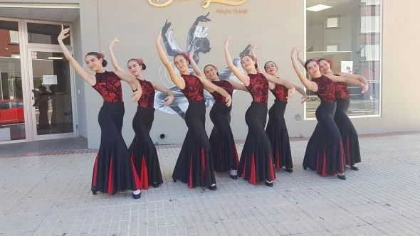 Bailarinas de danza española – Babylon Escuela de Danza