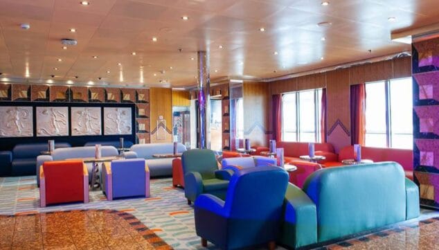 diferentes zonas interior barco costa fortuna