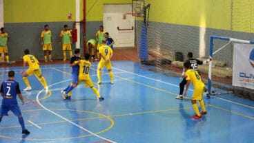 el cfs mar defendiendo un corner ante el nitida alzira