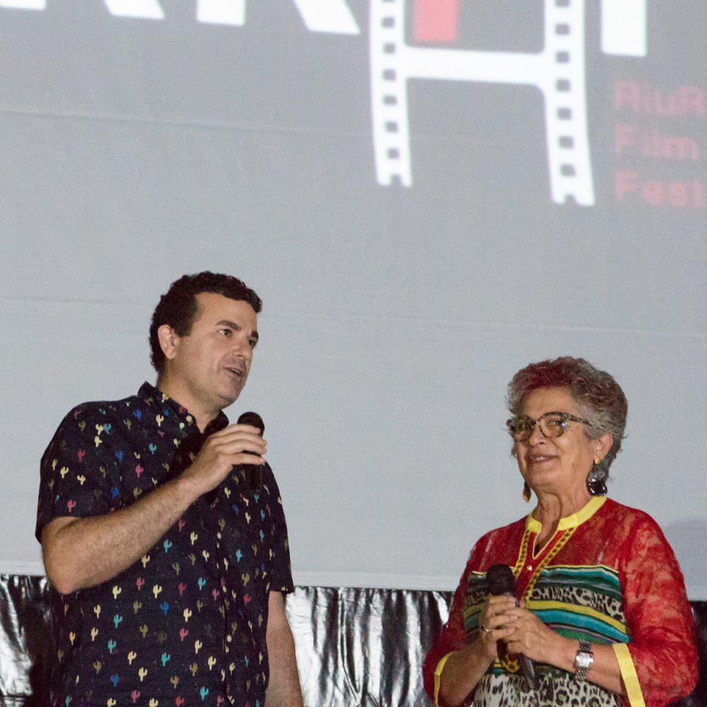 El Concejal Raúl García de la Reina y Anna Perles, presidenta de la Ass Ecola de Cinema Riurau