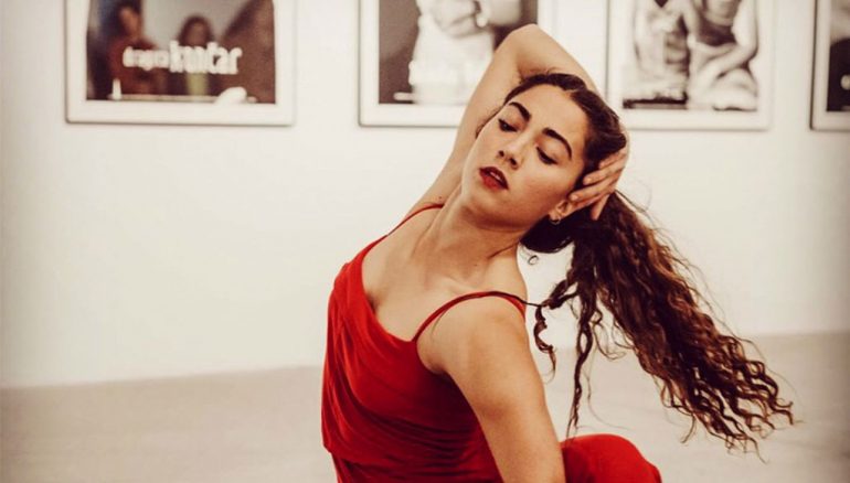 Elena Sevilla es una bailarina de Dénia que está teniendo éxito y está bailando en diversas compañías. Fotografía Germán Antón
