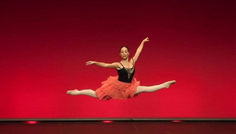 Elena Sevilla en una actuación de ballet clásico. Fotografía Paco Giménez