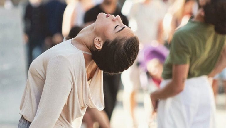 La bailarina Elena Sevilla en una actuación al aire libre. Fotografía Germán Antónn
