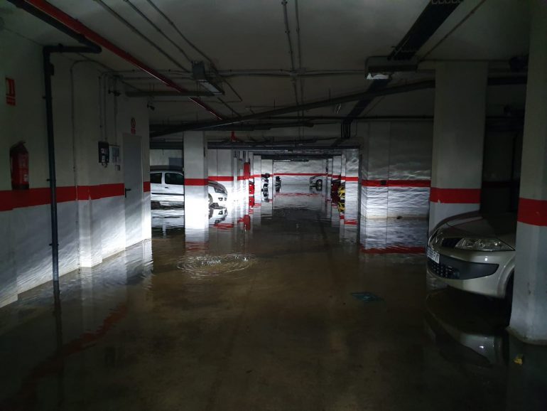 Entrada de agua en un garaje de Dénia a causa de la lluvia