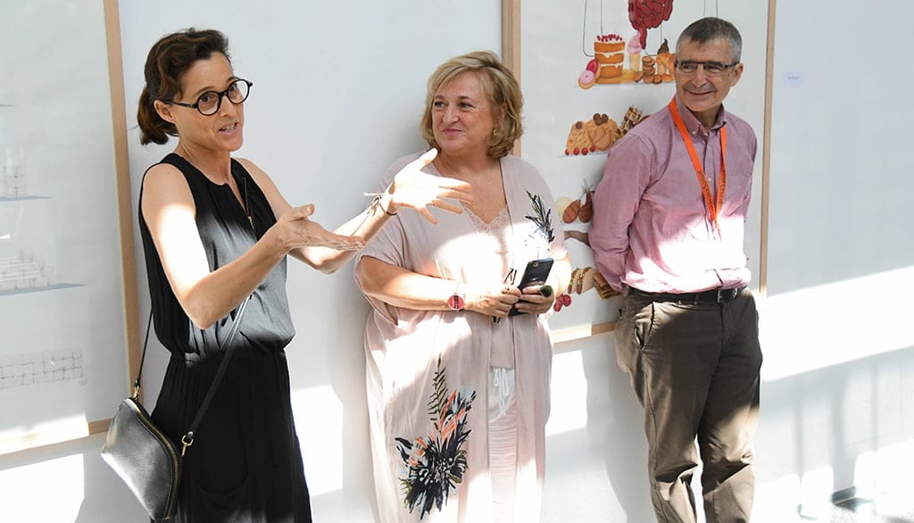 El Hospital de Dénia acoge una exposición crítica con el mercado alimentario 1 Imagen: Exposición de Rosalía Banet