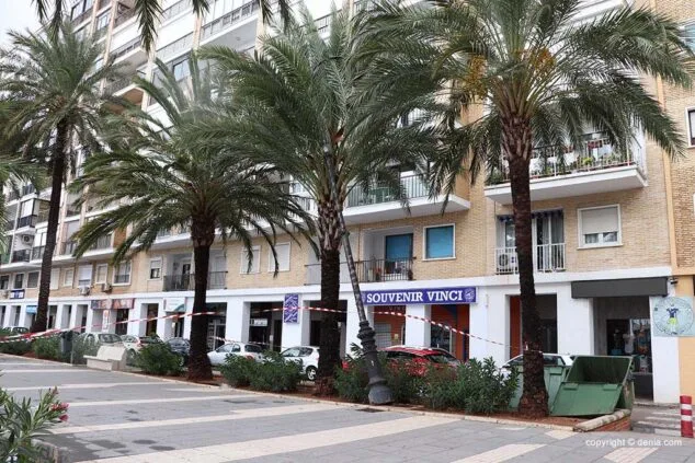 farola caida en denia a causa del viento
