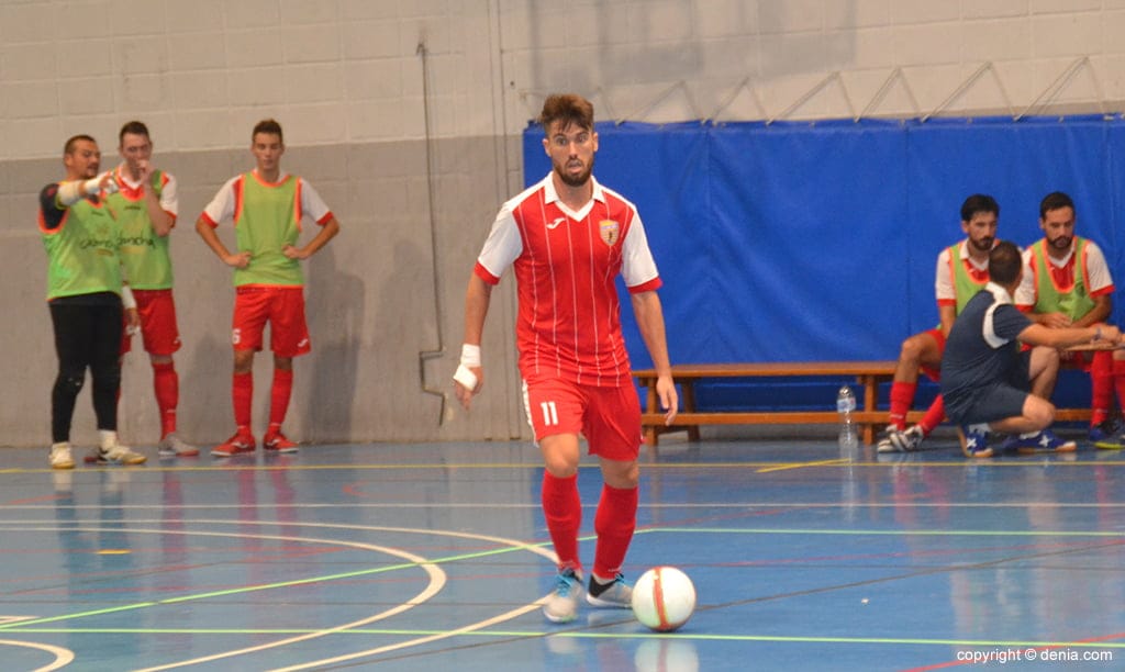 Imagen: Ferrán moviendo la pelota
