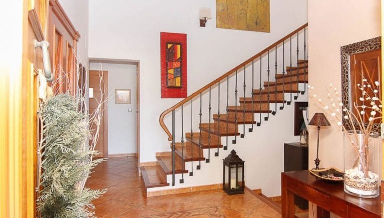 Hall distribuidor en un chalet en venta en Dénia - Lluna Dénia