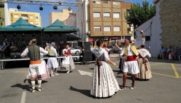 Imagen de archivo – Danzas populares en el Festacarrer 2018
