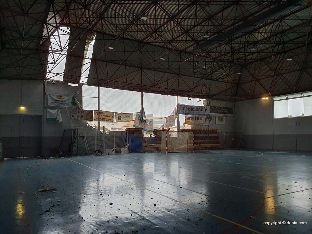 Imagen: Interior del Polideportivo de Dénia tras el tornado