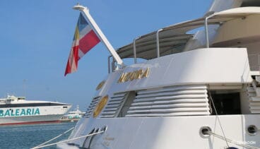 Letras y escudo realizados en oro de 24 kilates