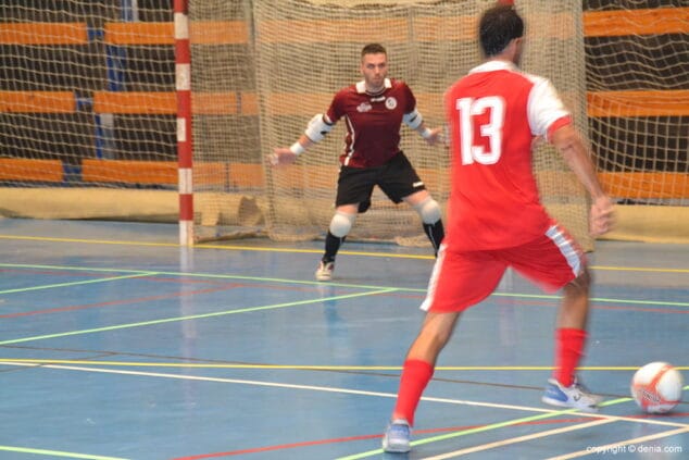 lluis llinares marcando el tercer gol