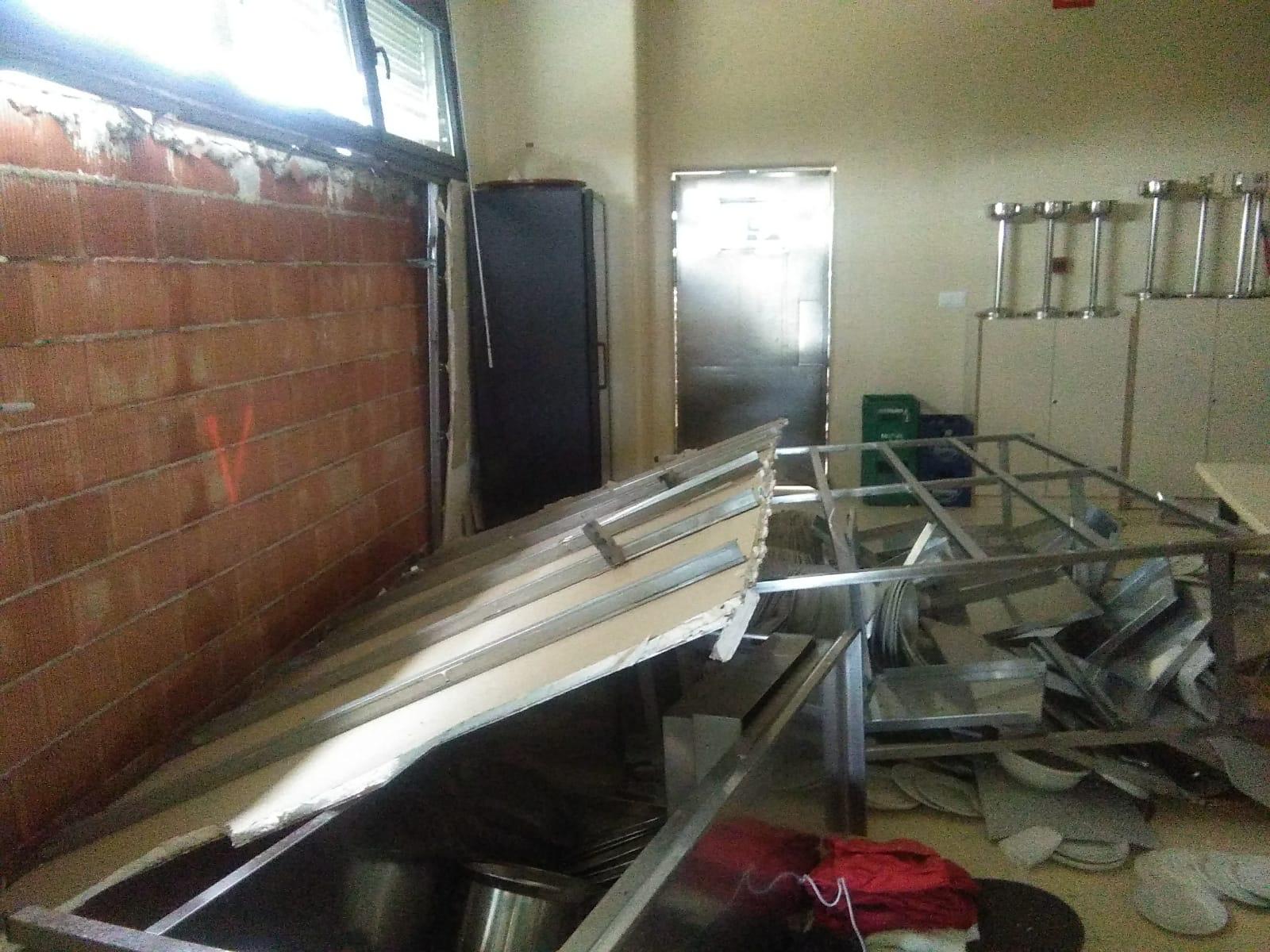 Imagen: Pared interior del CDT caída por el tornado