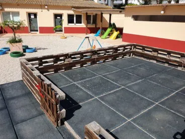 patio-jugar-escoleta-el-castellet