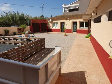 Patio de juego – Escoleta El Castellet