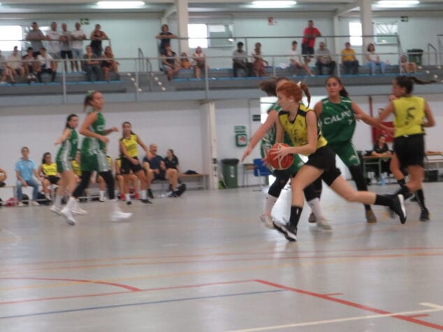 penetracion a canasta de una jugadora dianense junior