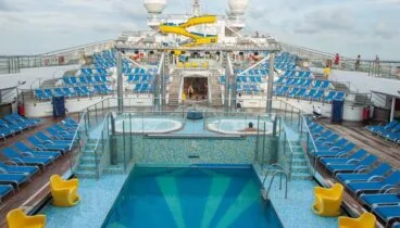 Piscina en el barco Costa Fortuna – Falken Tours