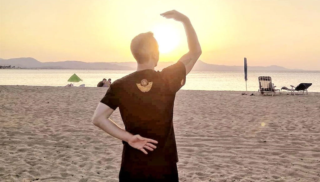 Práctica de Tai Chi y Chi Kung en la playa en Dénia – Centro Ilios