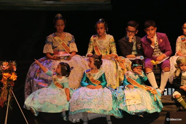 presentacion infantil falla baix la mar comision infantil 6