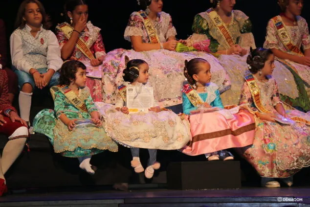 presentacion infantil falla baix la mar comision infantil 8
