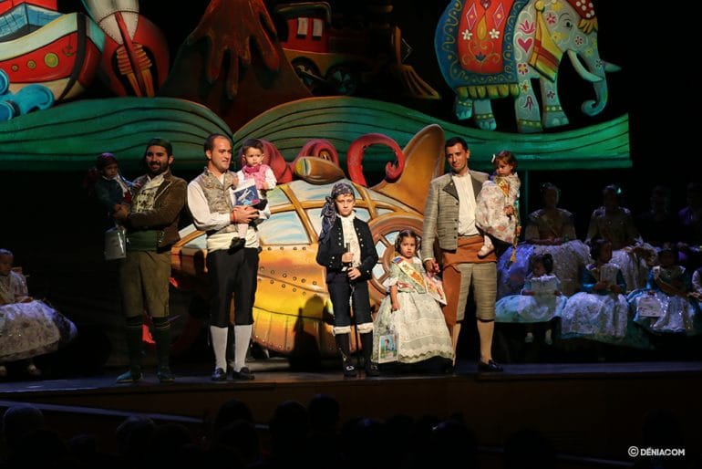 Presentación Infantil Falla Baix La Mar Presidente y Comisión Infantil 12