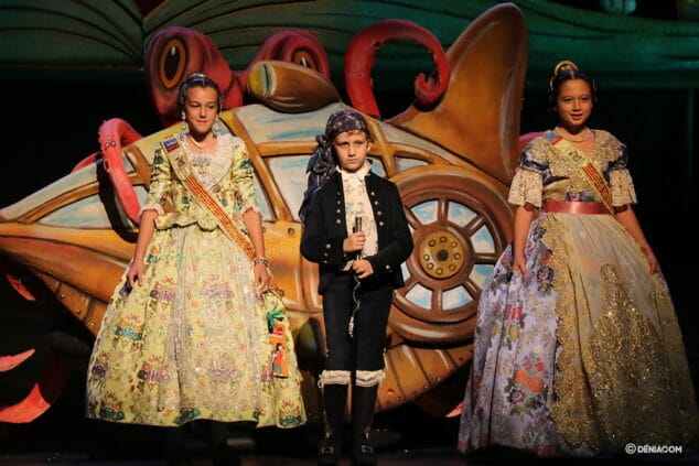 presentacion infantil falla baix la mar presidente y comision infantil 2