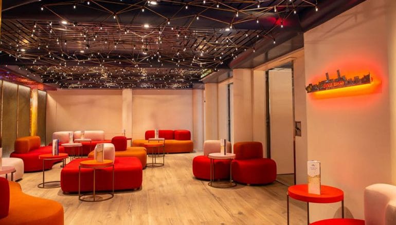 Pub dentro del barco Costa Fortuna - Falken Tours