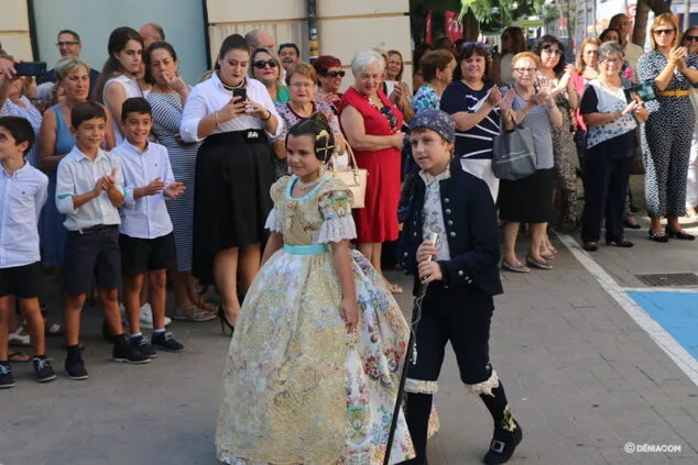recepcion de la presentacion infantil de la falla baix la mar presidente y fallera mayor infantil
