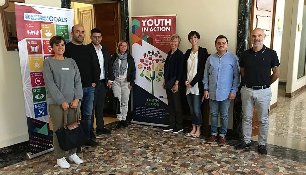 Representantes de las ciudades participantes en el Youth4Food