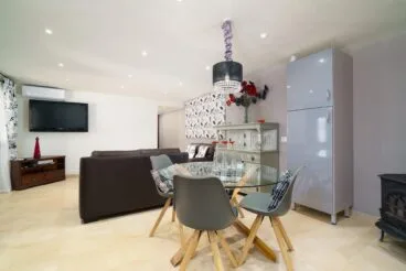Salón de una casa de lujo en alquiler – Aguila Rent a Villa