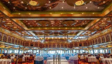 Salón interior del barco Costa Fortuna – Falken Tours