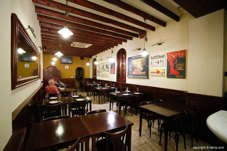 Salón interior - Taberna Sevillana