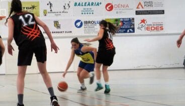 Senior dianense botando la pelota