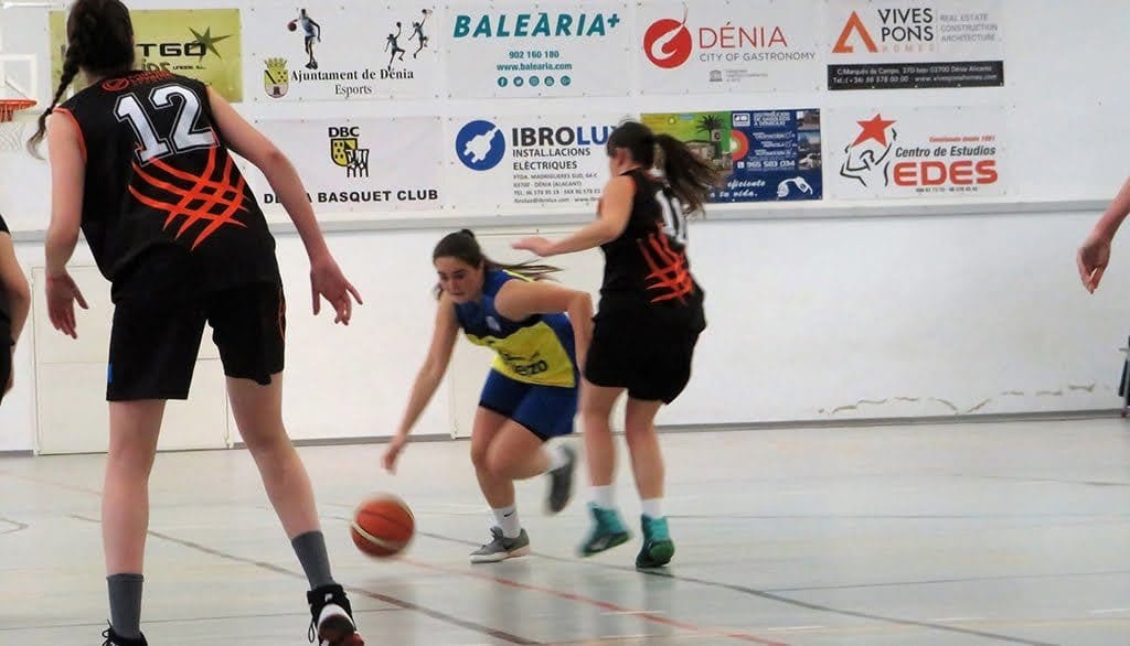 Imagen: Senior dianense botando la pelota