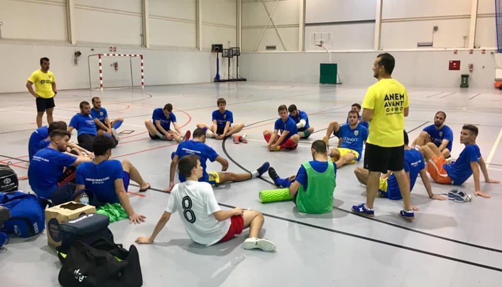 El CFS Mar Dénia busca su primer triunfo liguero ante el Escoles Pías Sabadell 1 Imagen: Sesión de entrenamiento del CFS Mar Dénia en el pabellón Joan Fuster