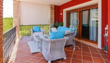 Terraza cubierta en un chalet en venta en Dénia – Lluna Dénia