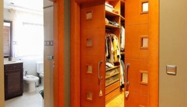 Vestidor en el dormitorio principal – Lluna Dénia