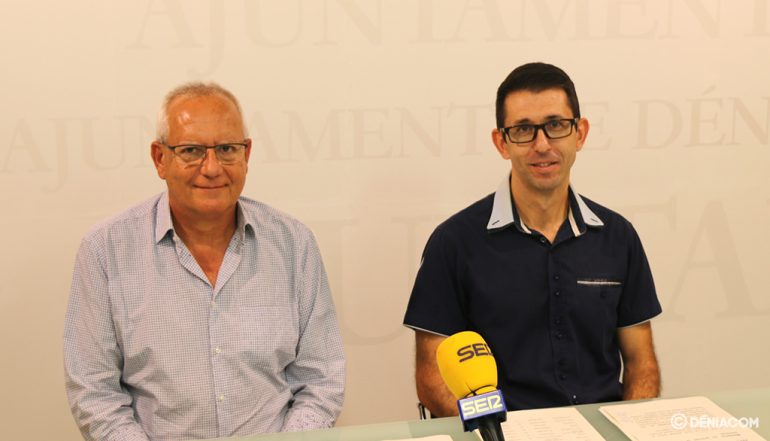 Vicent Grimalt and Pepe Doménech present the calendar of neighborhood meetings