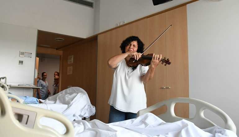 Violinista en el hospital