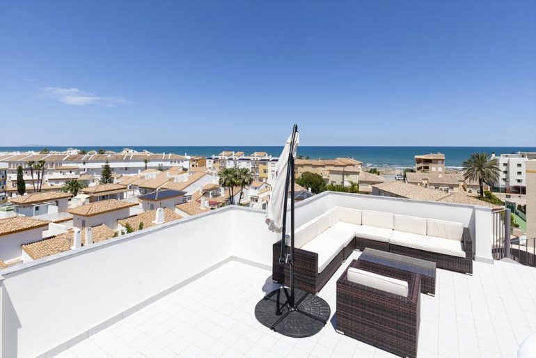 Vistas al mar en apartamento de vacaciones en Oliva Nova - Quality Rent a Villa