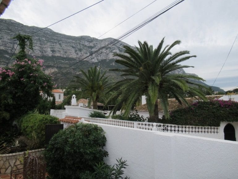 Vistas de un chalet en venta en Galeretes en Dénia - Abbey Properties
