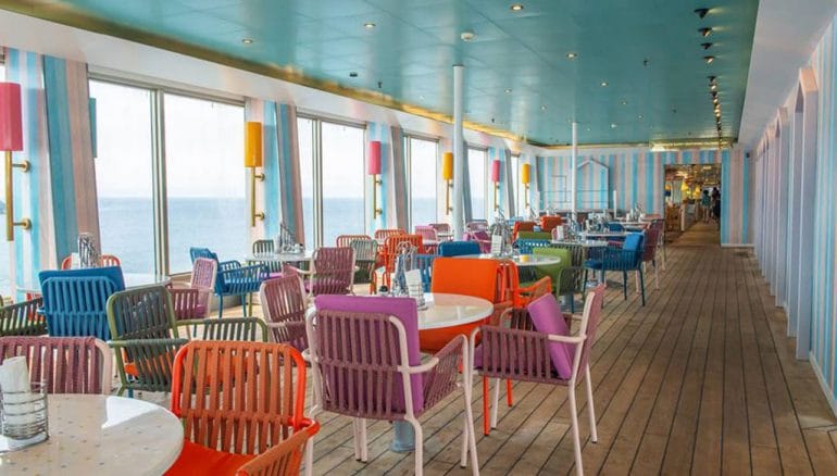 Zona de ocio con vistas al mar - Falken Tours