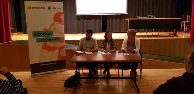 acto de mes compromis en la casa de la cultura